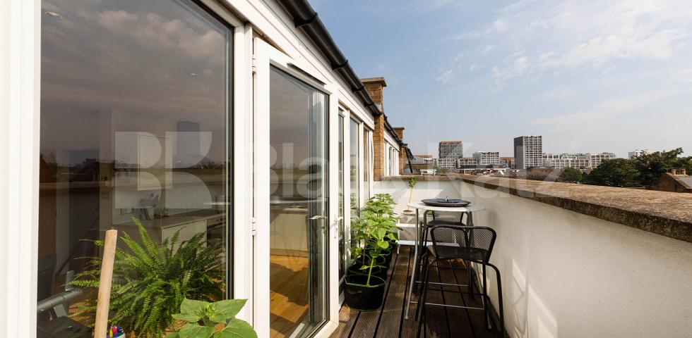 			WITH TERRACE, 1 Bedroom, 1 bath, 1 reception Apartment			 Balls Pond Road , CANONBURY-DALSTON